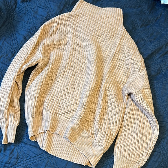 Aritzia Montpellier sweater. Size small. - Picture 5 of 5